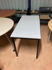 Table rectangle gris 